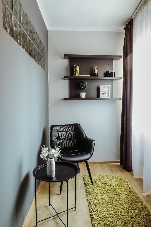 Charlotte Apartment - 2Bedrooms W Parking Near Nymphaea Oradea Exterior foto