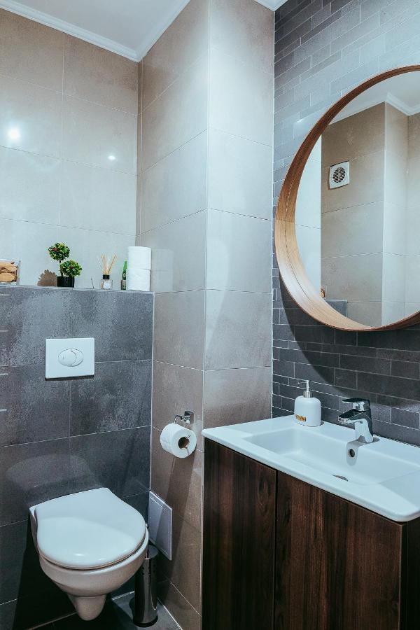Charlotte Apartment - 2Bedrooms W Parking Near Nymphaea Oradea Exterior foto