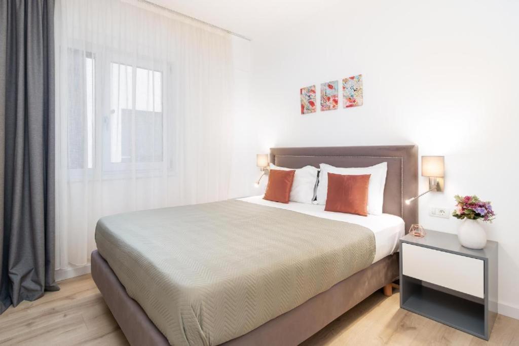 Charlotte Apartment - 2Bedrooms W Parking Near Nymphaea Oradea Zimmer foto