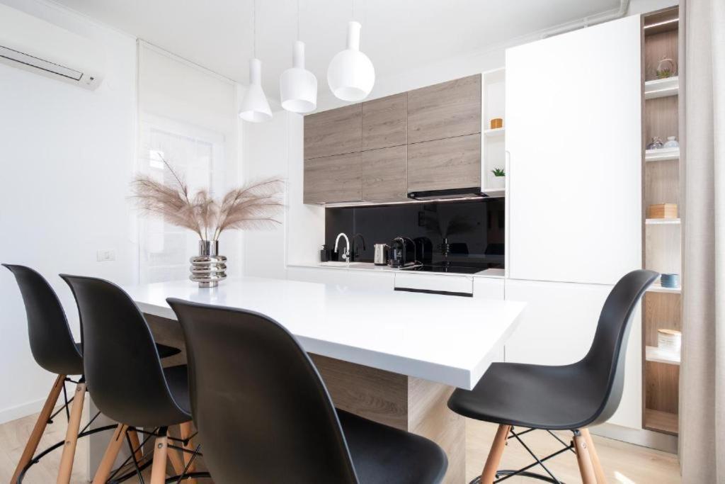 Charlotte Apartment - 2Bedrooms W Parking Near Nymphaea Oradea Zimmer foto