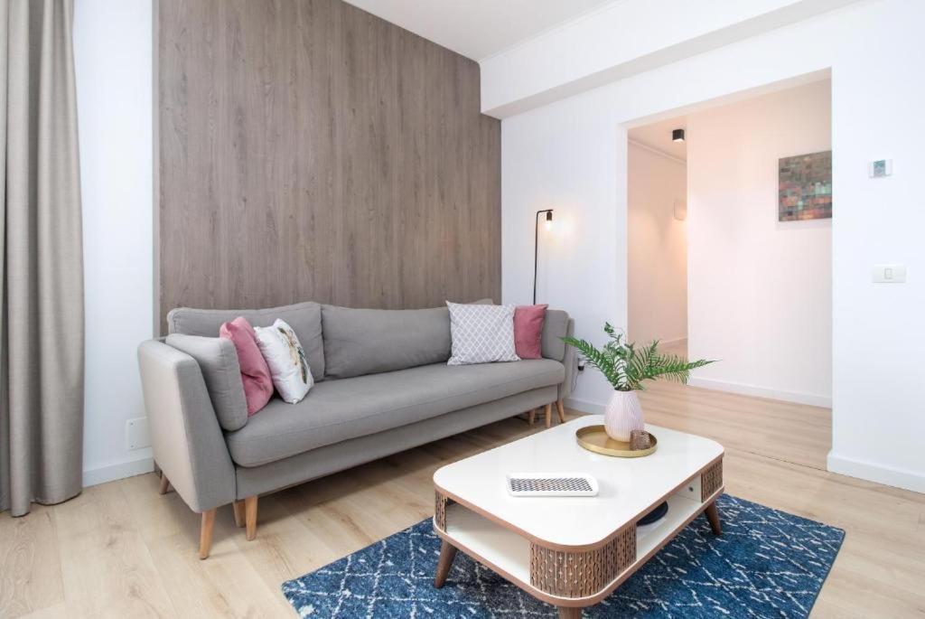Charlotte Apartment - 2Bedrooms W Parking Near Nymphaea Oradea Zimmer foto